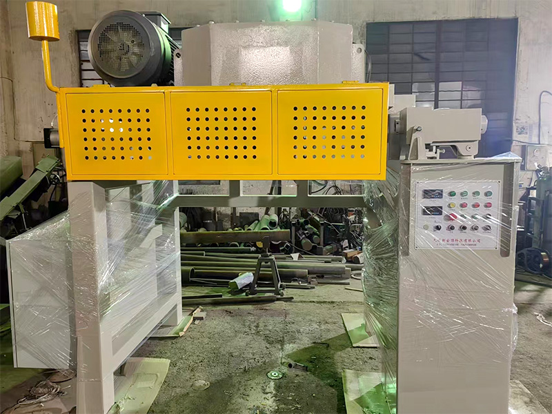 ¿Cómo gestiona la máquina trefiladora invertida los requisitos de lubricación y enfriamiento para garantizar un trefilado suave sin daños por fricción?