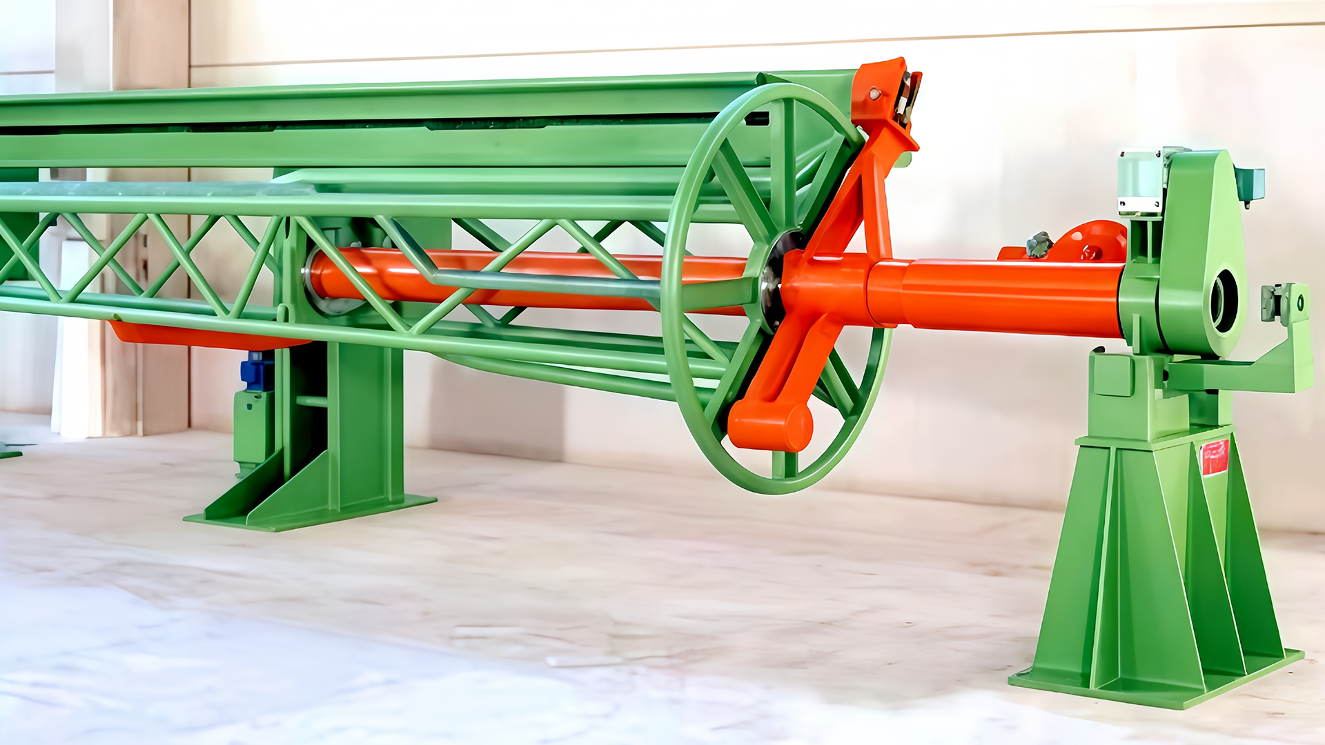 ¿Cómo se adapta la máquina devanadora de alambre a carretes o bobinas grandes y al mismo tiempo minimiza el tiempo de instalación y los requisitos de mano de obra?