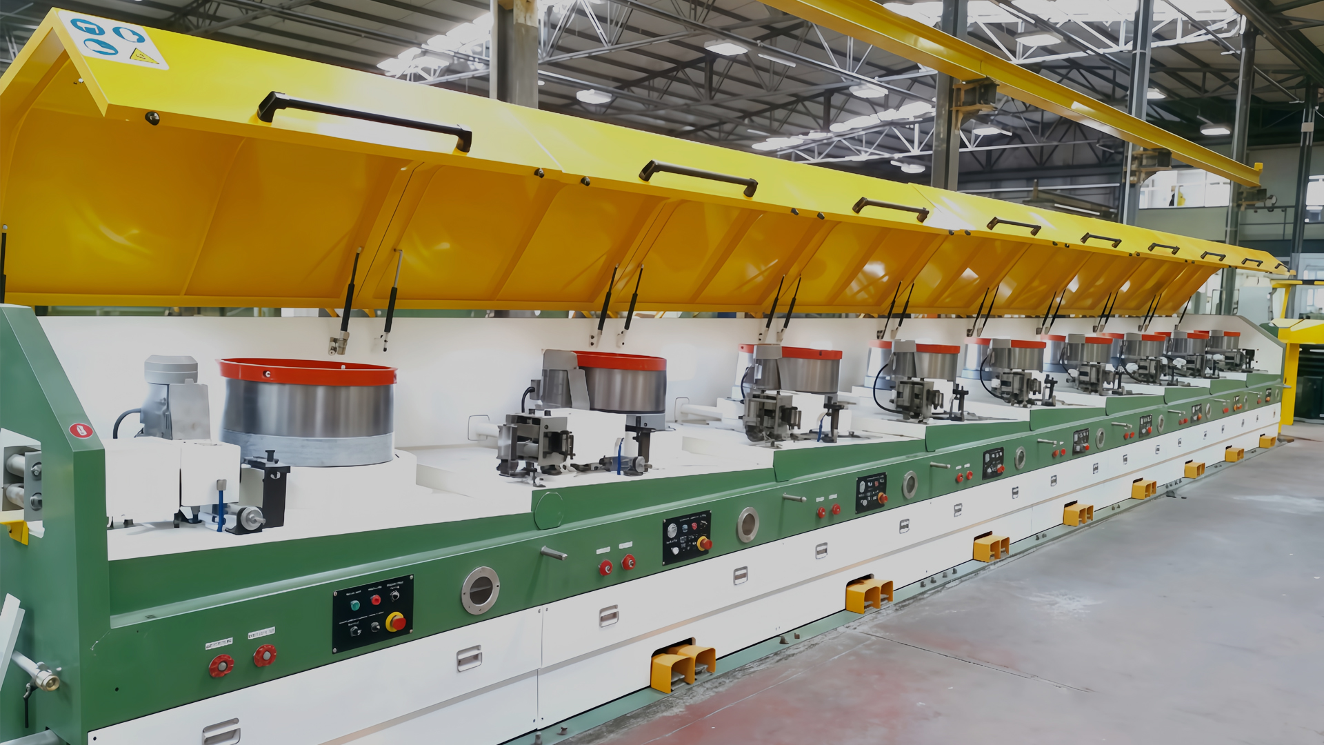 ¿Cómo se adapta una máquina de recogida de cables a diferentes velocidades de producción sin comprometer la integridad del cable ni la calidad del bobinado?